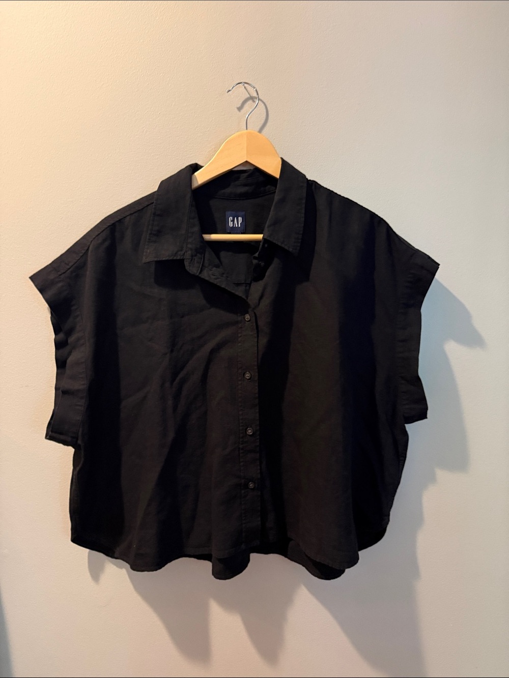 GAP Black Relaxed Short-Sleeve Button-Up Shirt
